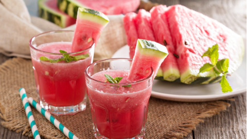 西瓜是瓜類水果中清暑解渴的首選。