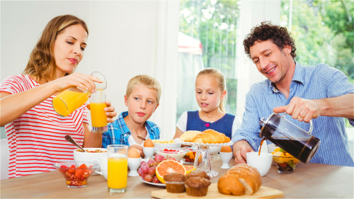 吃一顿健康的早餐可以延长饱腹感，避免肝脏受损。