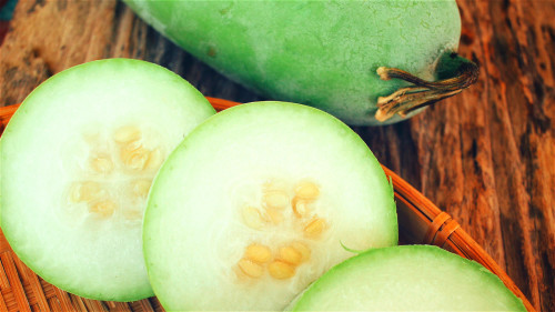 冬瓜有利水、消痰、清热、解毒等功效，适合夏季食用。