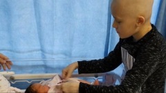 癌末男孩化身天使守护妹妹(视频)