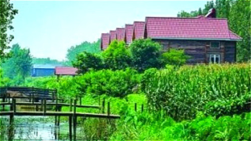 李锐批露江泽民上海的别墅非常豪华，小楼外有木桥等设施。