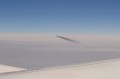 客机乘客拍到“UFO”在云层中盘旋(视频)