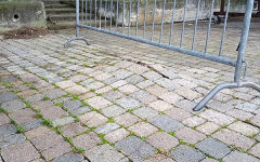 人行道也在呼吸石砖诡异上下起伏(视频)