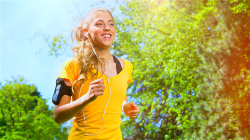 陽氣不足的人可以在早晨太陽升起的時候進行慢跑，有益健康。