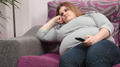长期熬夜会影响瘦体素分泌，脂肪分解会减慢，导致肥胖。