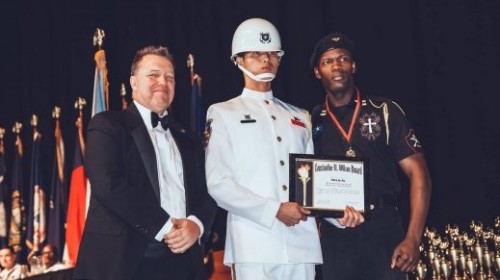 海軍儀隊上兵蘇祈麟獲頒特別獎。