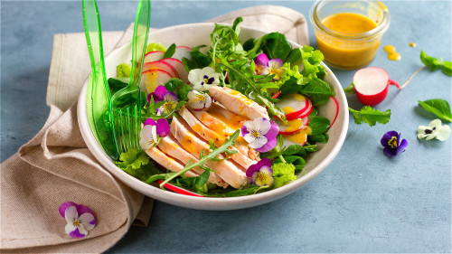 饮食清淡，多食用蔬果，可以避免对肾脏造成伤害。