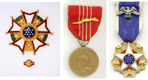 美国功绩勋章（左）、杜鲁门总统设立的自由勋章（中）、 美国肯尼迪总统设立的总统自由勋章（右）。