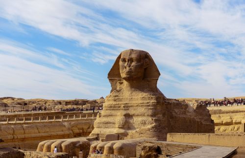 日前埃及盧克索省（Luxor）古文物局局長阿濟茲（Mohamed Abdel Aziz）向記者透露，該國工人在修築道路之時，發現了一座獅身人面像，但由於受環境因素影響，目前該獅身人面像還沒有出土。