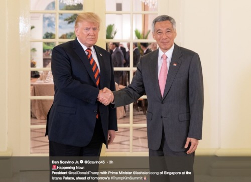 6月11日，美国总统川普与新加坡总理李显龙举行了双边会谈。