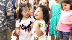 從中國唐氏棄嬰到美國小網紅5歲女孩演繹傳奇人生(組圖)