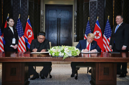 6月12日，川普总统与朝鲜领导人金正恩签署川金会联合声明文件。