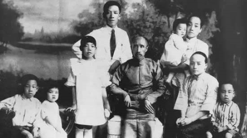 今天我们要讲的这个家族故事，是中国一个富过15代的家族。
