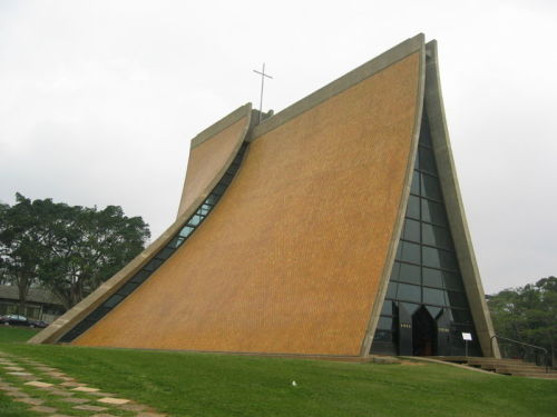 台中东海大学路思义教堂——贝聿铭设计。