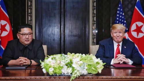 6月12日，金正恩前往新加坡與美國總統川普舉行歷史會晤