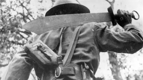 二次世界大戰時，山東遭日本攻陷，青島國術館副館長高芳先率領武館成員組成大刀隊，憑高超武藝攻襲日本軍。