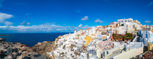 伊亞是希臘南愛琴大區聖托裡尼島的一個風景如畫的小鎮，位於該島的西北端。