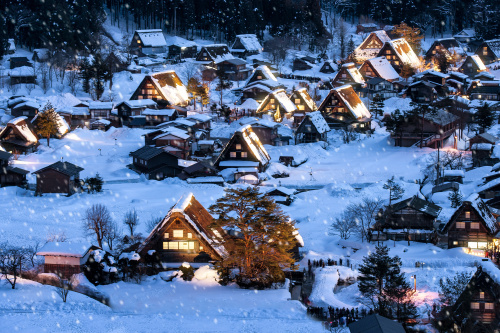 這裏的景色在冬天就像是童話故事中的情境，被喻為「冬日的童話村」。