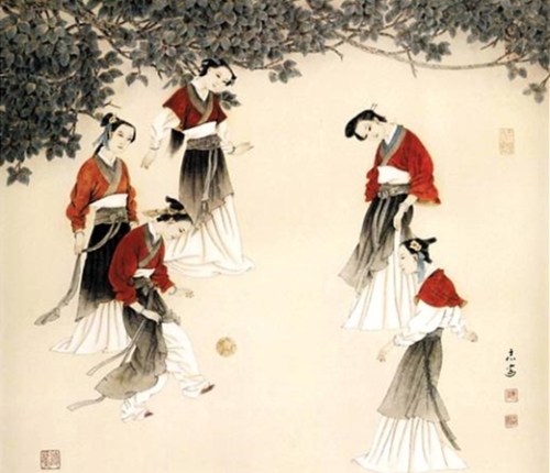 女子蹴鞠在古代又称为“美人蹴鞠”，对蹴鞠女子的容貌、身段、技艺都有较高的要求。
