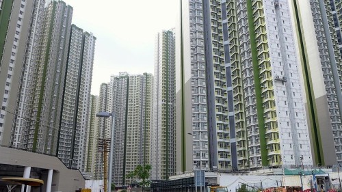 高密度又拥挤的公营房屋，却是不少香港市民的依靠
