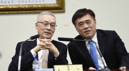 國民黨主席吳敦義（左）與副主席郝龍斌（右）。