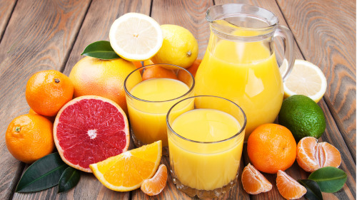 柑橘類水果含有豐富的維生素C，是天然的「提神藥」。