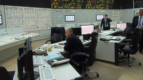 俄羅斯核電技術可靠性被網民質疑。俄羅斯南部沃羅涅日核電站內的控制室。沃羅涅日核電站機組與中國田灣核電站相似。