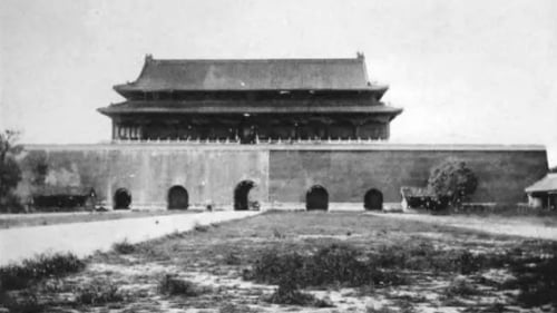 老北京各門樓是北京城的護衛者，圖為老北京的天安門。