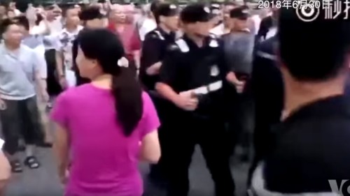 6月30日，因征地拆迁纠纷问题，浙江省嘉兴市爆发了警民冲突事件。