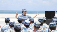 宋祖英名声不好害了一众女兵海岛劳军照曝光(图)