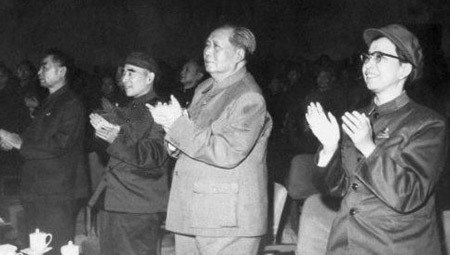 在中共高層敢於當面斥責江青（右一），除了毛澤東，就只有林彪