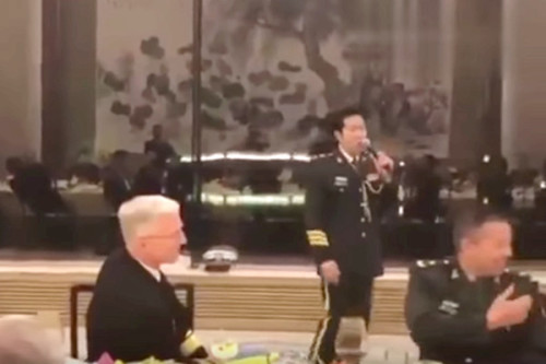 中方军旅歌手蔡国庆现场演唱歌曲《雪绒花》
