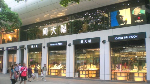 周大福、周生生......香港隨處可見的珠寶店
