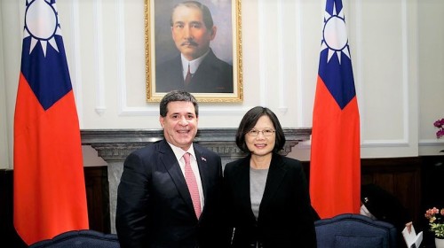 圖為中華民國總統蔡英文及即將卸任的現任巴拉圭總統卡提斯（Horacio Cartes）