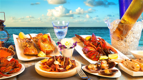 海鲜类的蠔、虾、蟹的锌含量最为丰富，能提升肝脏功能，滋养强身。