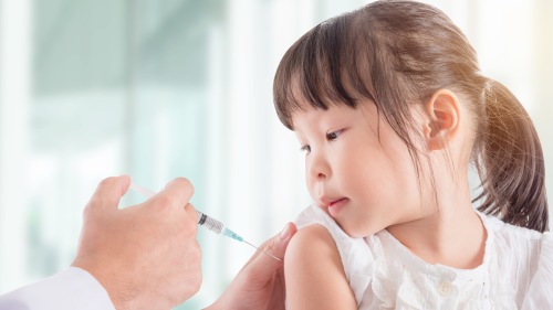 香港兒童接種疫苗率偏低，原因是家長擔心影響孩子學業表現