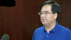 中共应对疫苗丑闻恶循环官员穿名牌念稿火了(图)