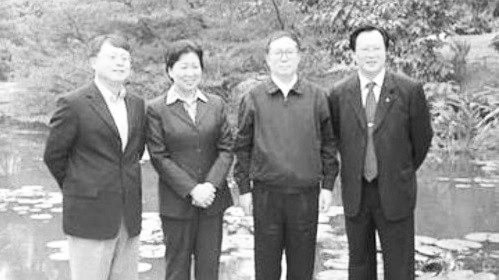 黃麗滿是江澤民任電子工業部部長時的秘書