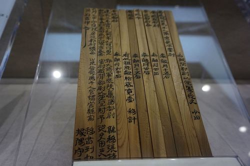 缣帛与竹子做的书古人最爱哪一种？