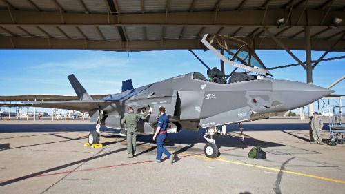 美國會兩黨達成國防法案，美軍將有77架F-35戰鬥機