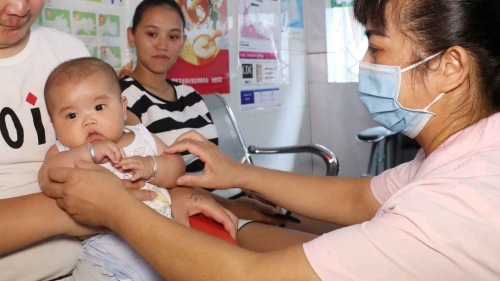 【7.25中國速瞄】爆14萬孩童強制打毒疫苗