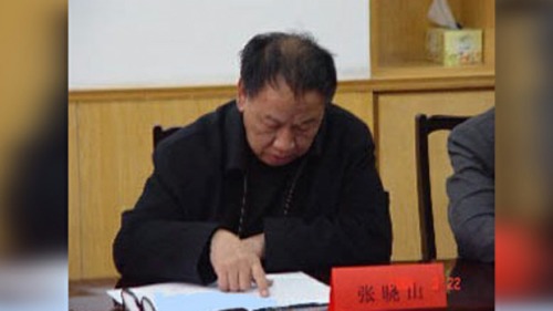 2004年，时任遥感中心主任的张晓山在一次会议上。(航空物探遥感中心官网)