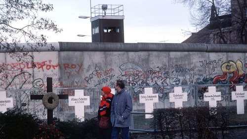 柏林牆是人類歷史上第一堵不是防範外敵，而是防範自己人民的牆。