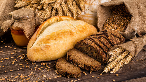 全麦面包是复合性碳水化合物，具有镇定的作用，使人放松、不紧张。