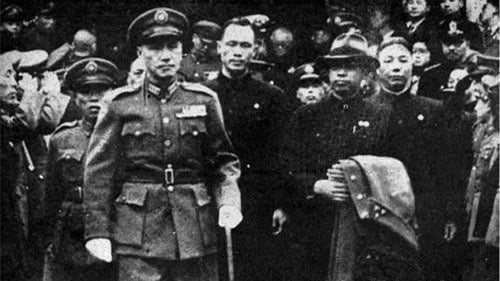 1946年戴老板遇难，蒋介石和蒋经国都来了。蒋介石穿军服扎皮带，大披风，很威武，他在台上讲话喉咙都哽咽了。