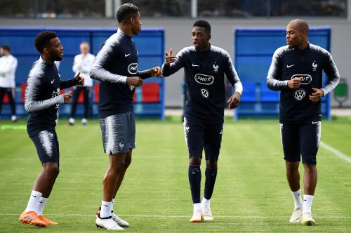 2018年7月7日，法国中场球员托马斯·勒马尔，后卫普雷内尔·基姆贝，前锋奥斯曼·登贝莱和后卫吉布里尔·西迪贝参加训练。