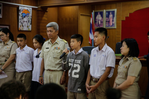 泰国被困溶洞救援：已有7名少年获救