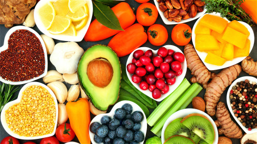 芹菜、五穀、青菜、豆類、柑橘等，都富含豐富的水溶性纖維，也都是高纖食物。