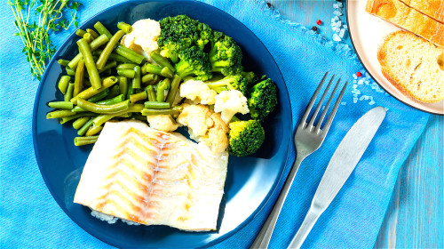 烹調水煮菜餚需要大量油，常吃容易能量超標，增加肥胖的危險。
