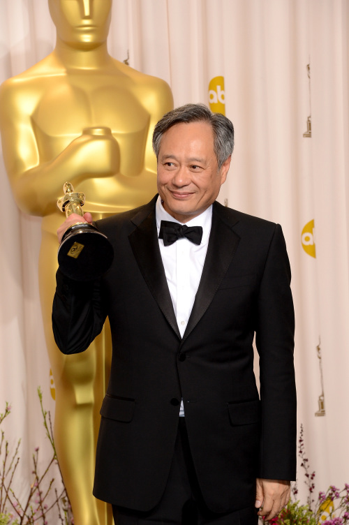 李安两度夺下奥斯卡最佳导演奖的小金人，成为影史上唯一两度拿下这个奖项的亚洲导演。